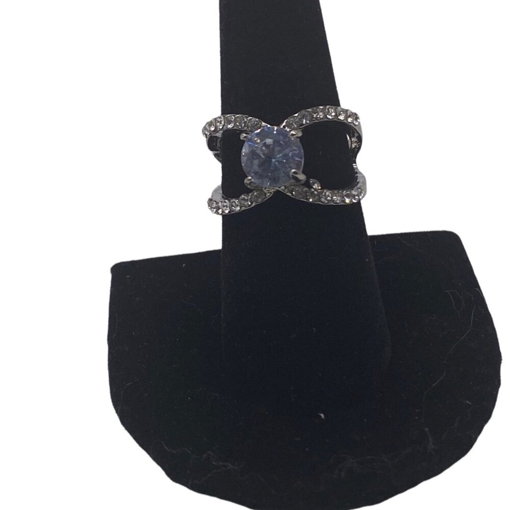 Silver Plated CZ Fashion Ring For Women Size 7 Elegant White Crystal Band‎